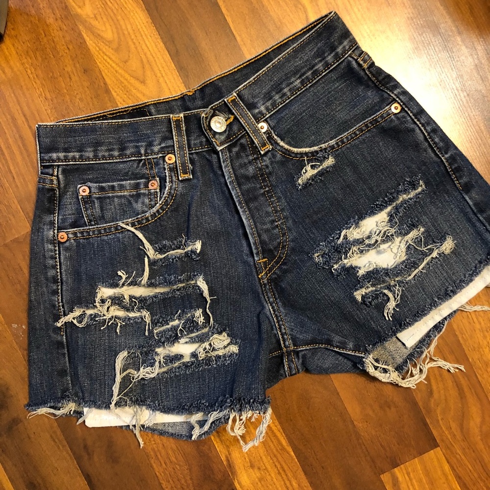 Levi’s highwaist distressed shorts
